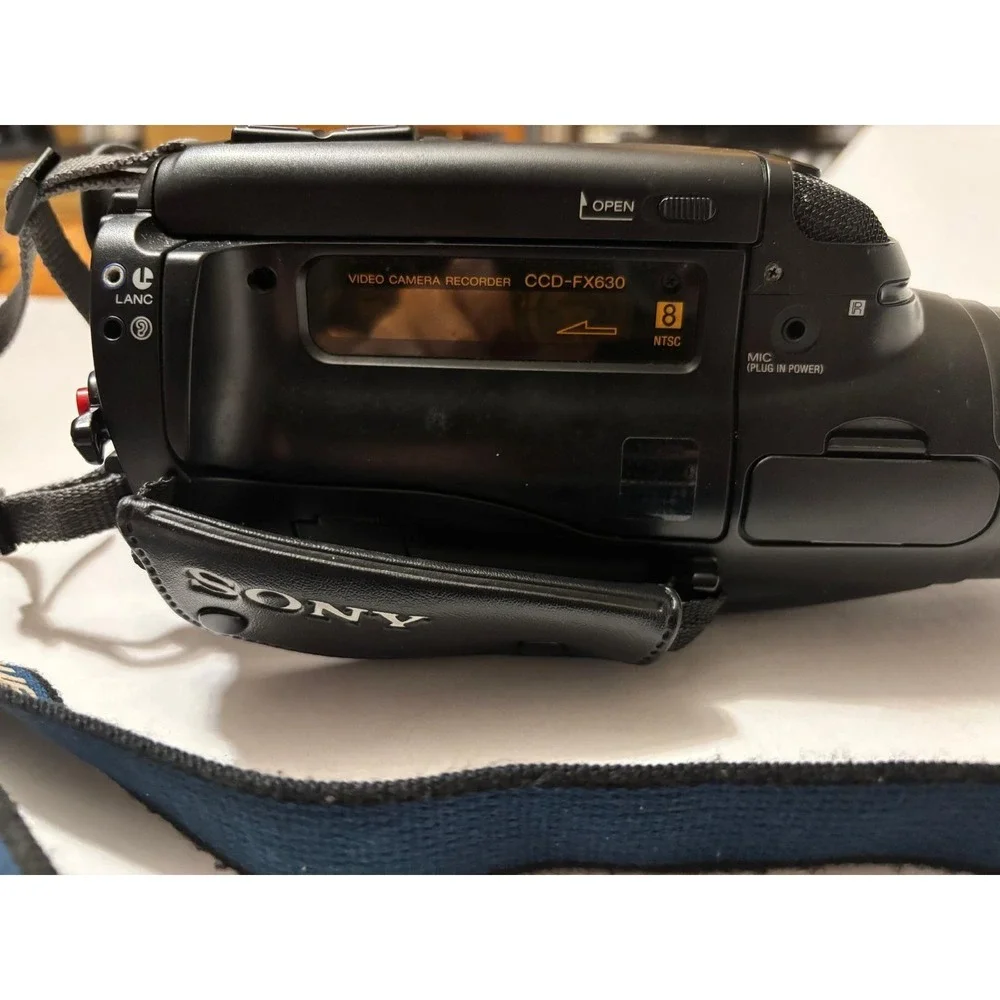 Vintage Sony Video 8 Handycam CCD-FX630 Camcorder 12x SteadyShot AS IS - PARTS